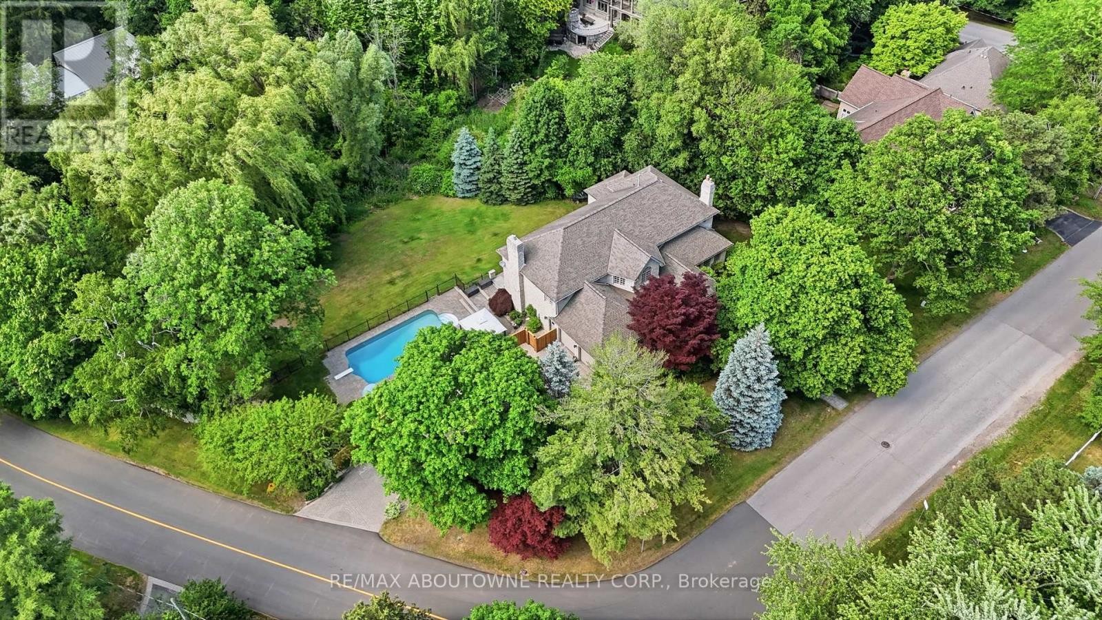 












437 CAIRNCROFT ROAD

,
Oakville (MO Morrison),




Ontario
L6J4N1

