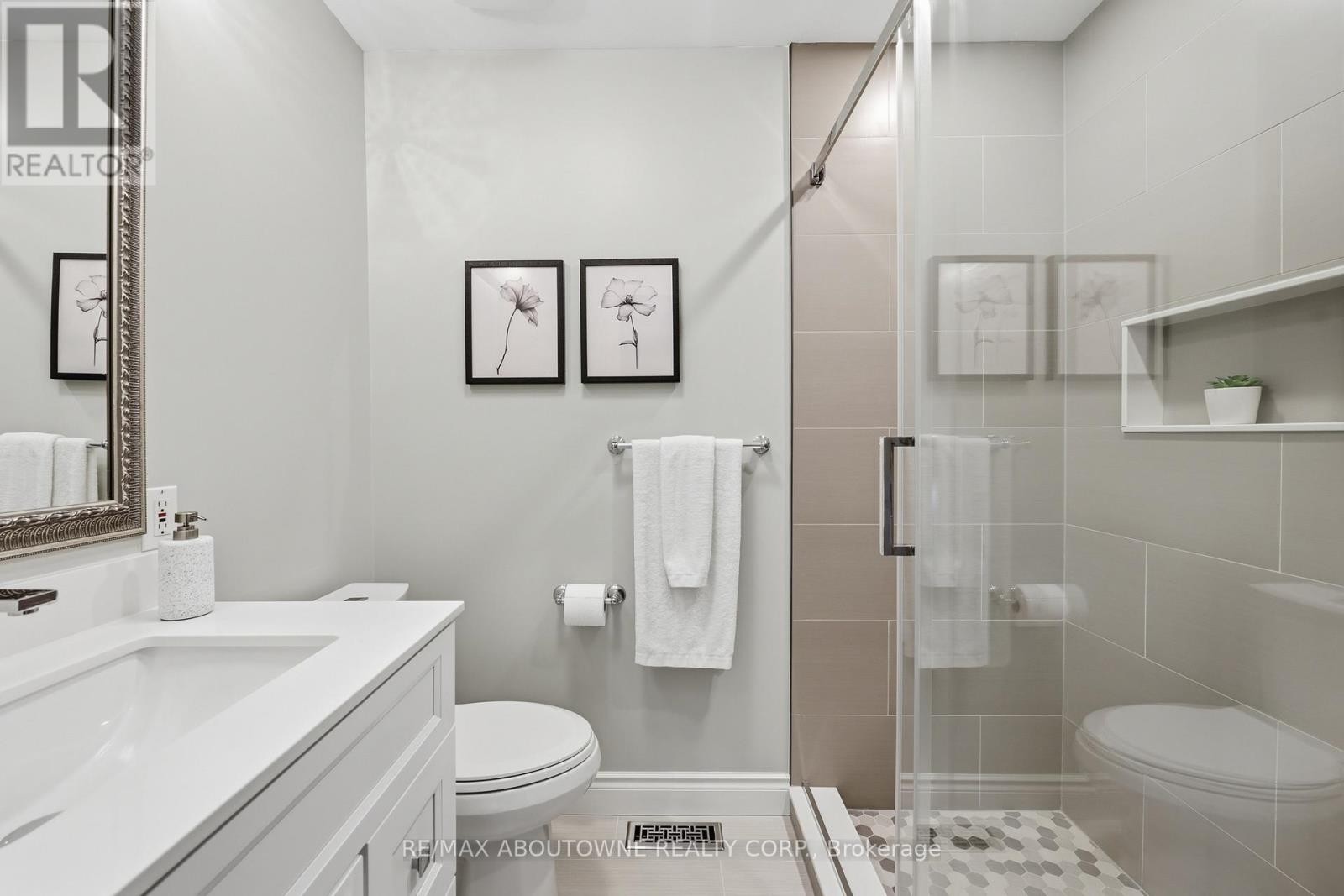 












437 CAIRNCROFT ROAD

,
Oakville (MO Morrison),




Ontario
L6J4N1

