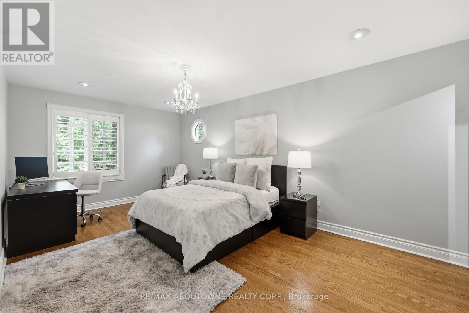 












437 CAIRNCROFT ROAD

,
Oakville (MO Morrison),




Ontario
L6J4N1

