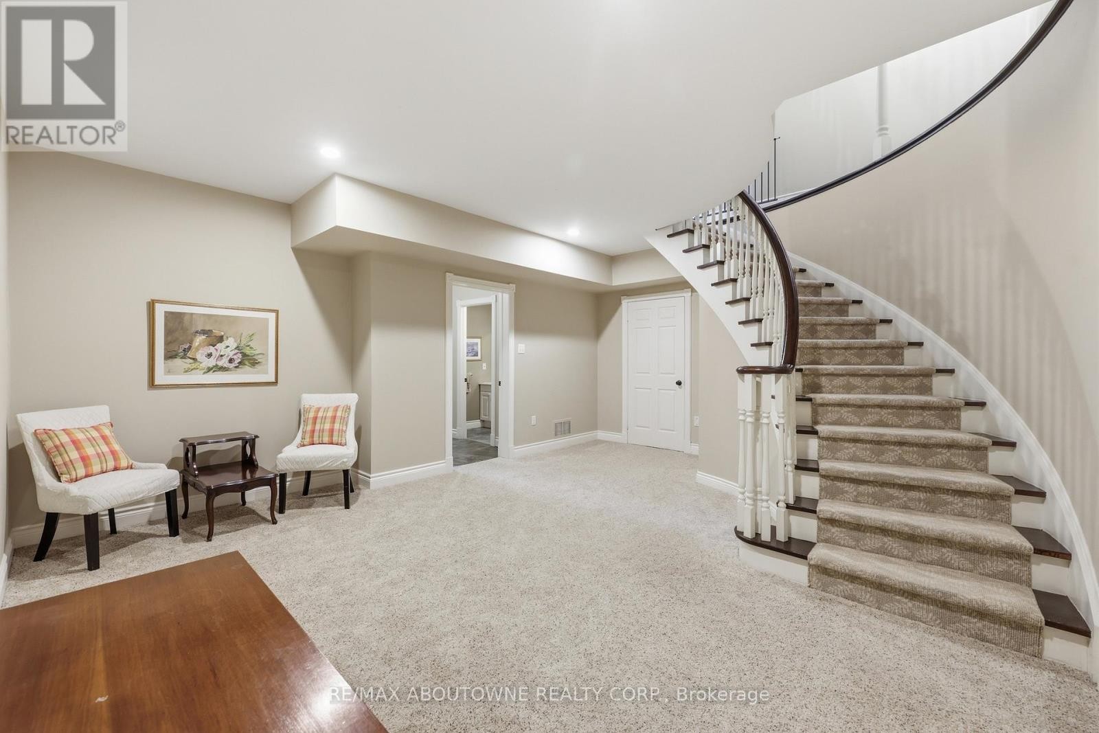 












437 CAIRNCROFT ROAD

,
Oakville (MO Morrison),




Ontario
L6J4N1

