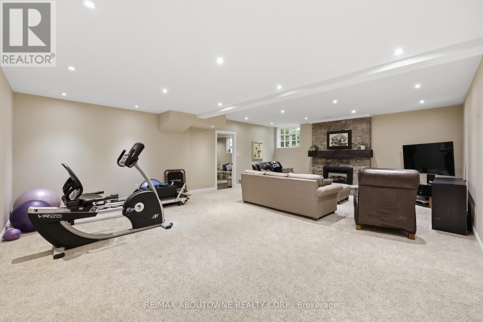 












437 CAIRNCROFT ROAD

,
Oakville (MO Morrison),




Ontario
L6J4N1


