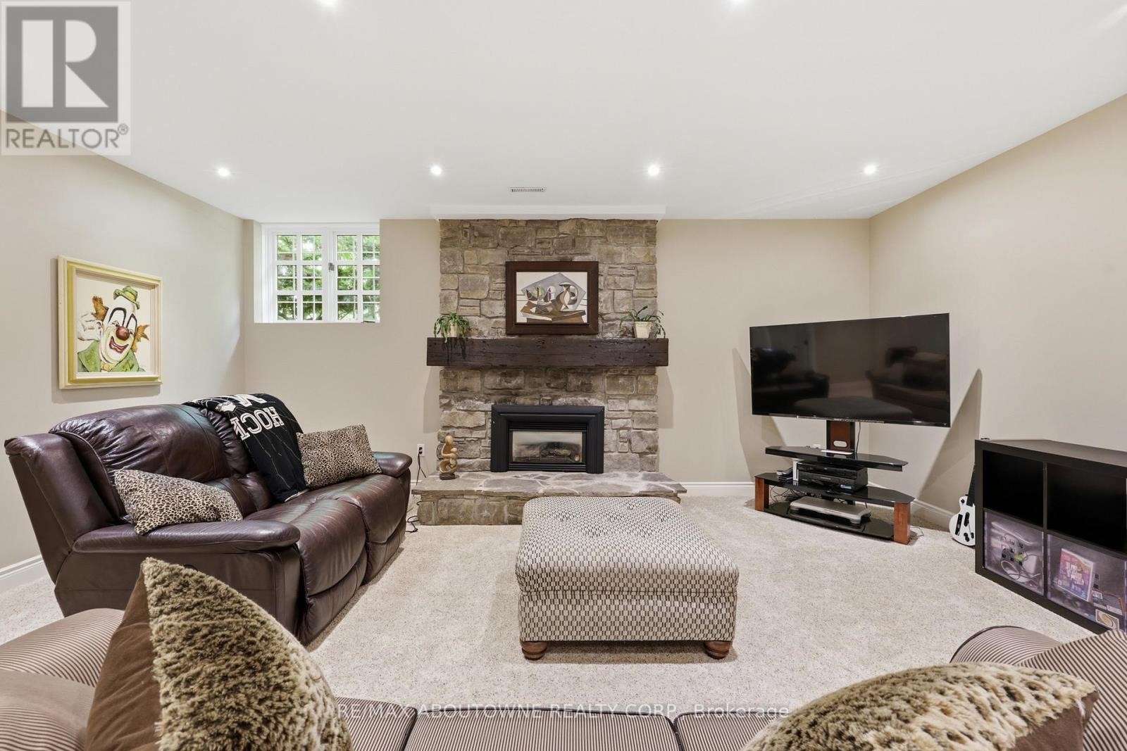 












437 CAIRNCROFT ROAD

,
Oakville (MO Morrison),




Ontario
L6J4N1

