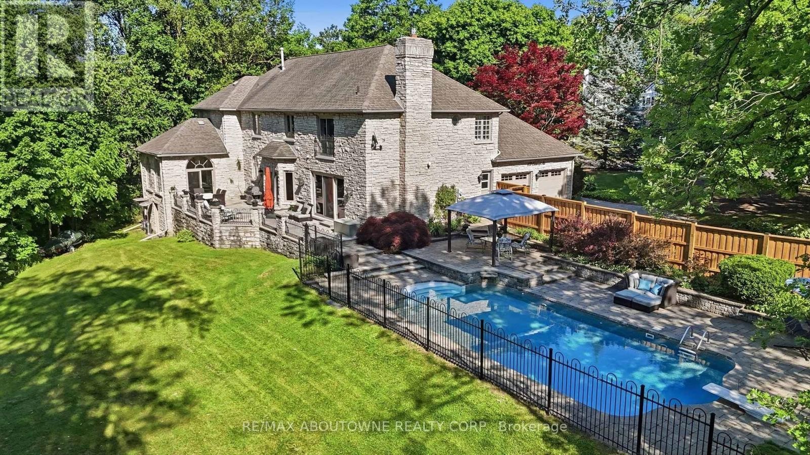 












437 CAIRNCROFT ROAD

,
Oakville (MO Morrison),




Ontario
L6J4N1

