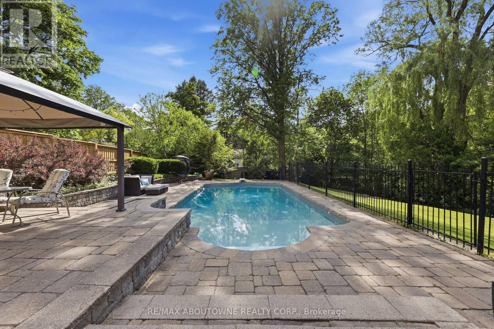 












437 CAIRNCROFT ROAD

,
Oakville (MO Morrison),




Ontario
L6J4N1

