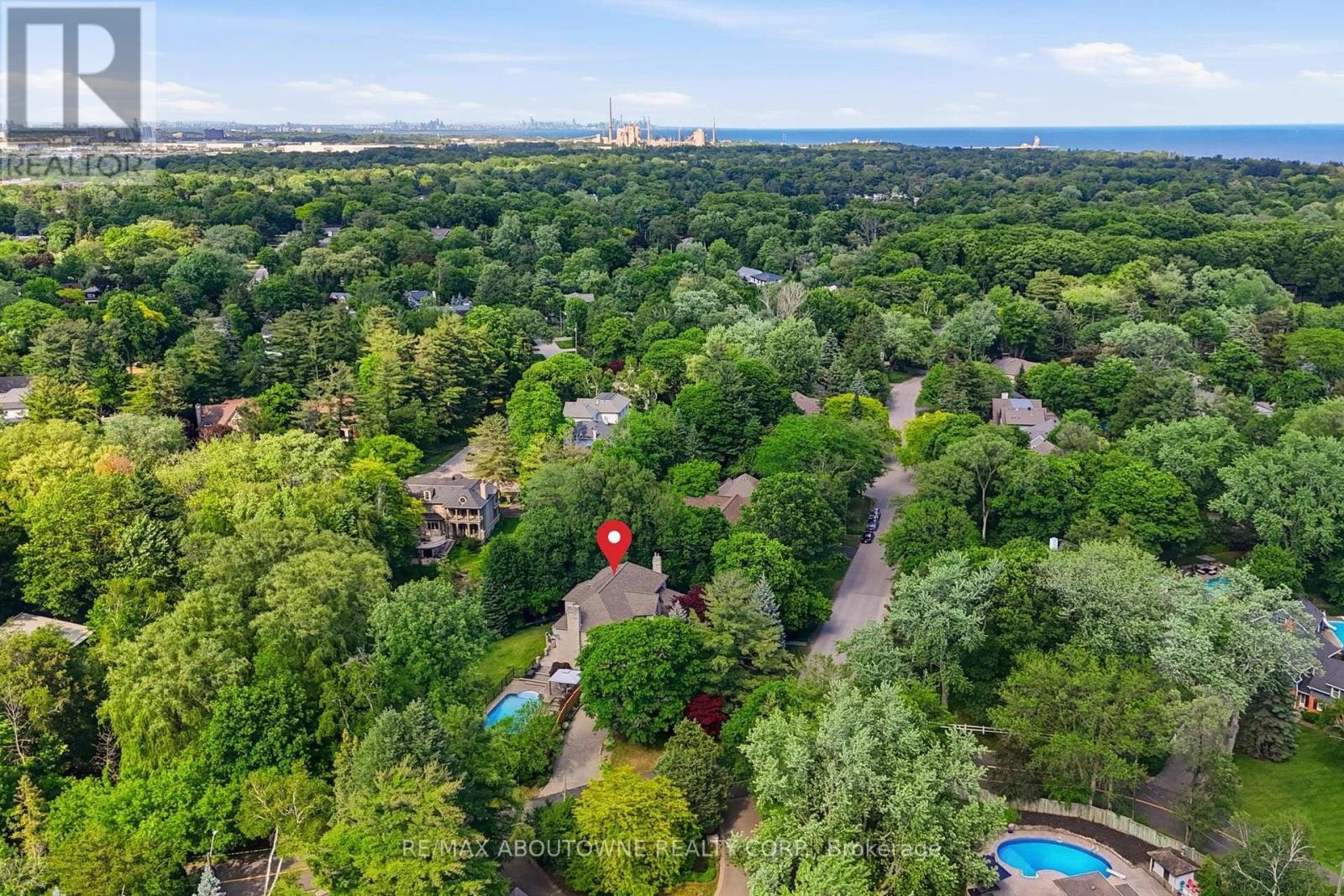 












437 CAIRNCROFT ROAD

,
Oakville (MO Morrison),




Ontario
L6J4N1

