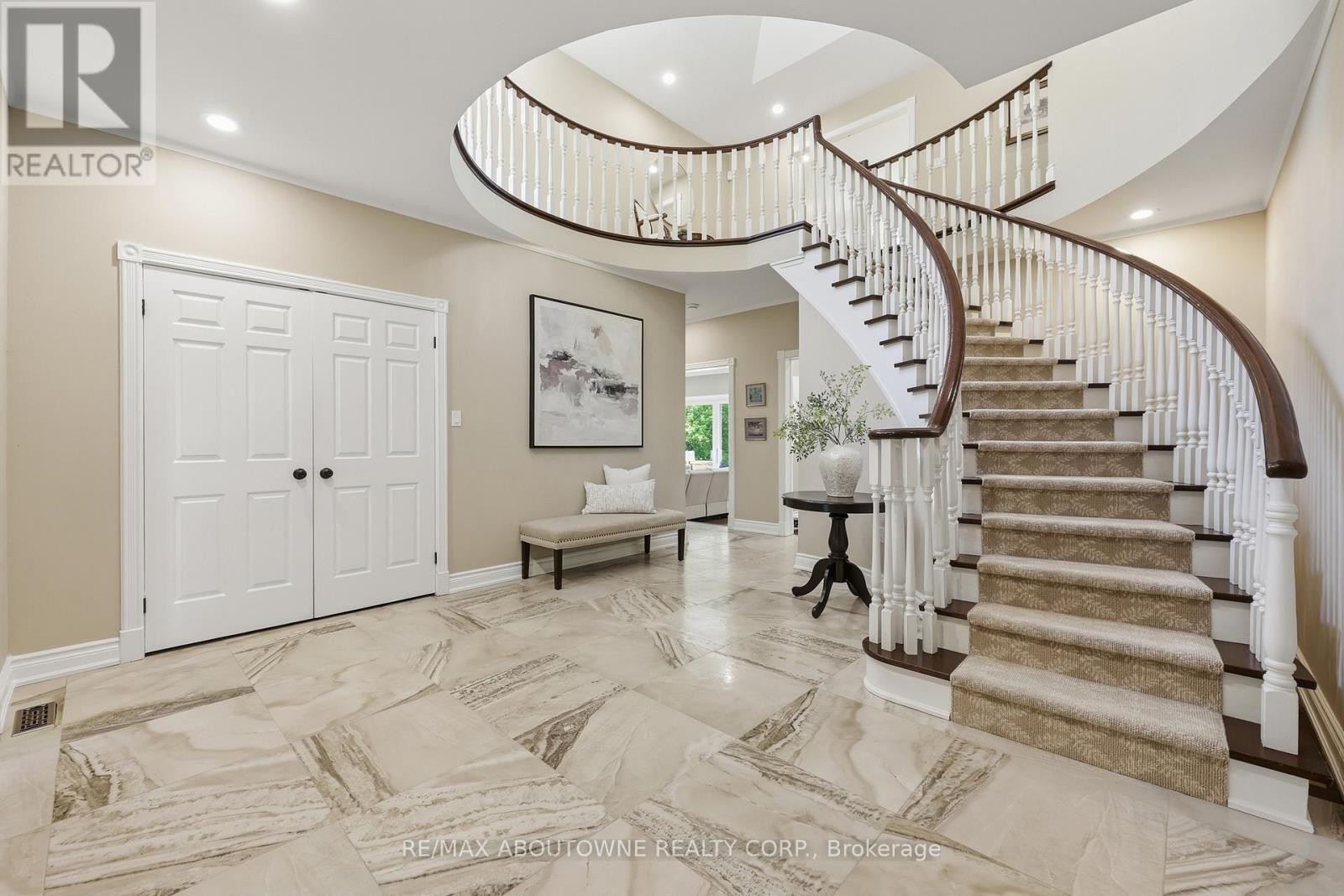 












437 CAIRNCROFT ROAD

,
Oakville (MO Morrison),




Ontario
L6J4N1

