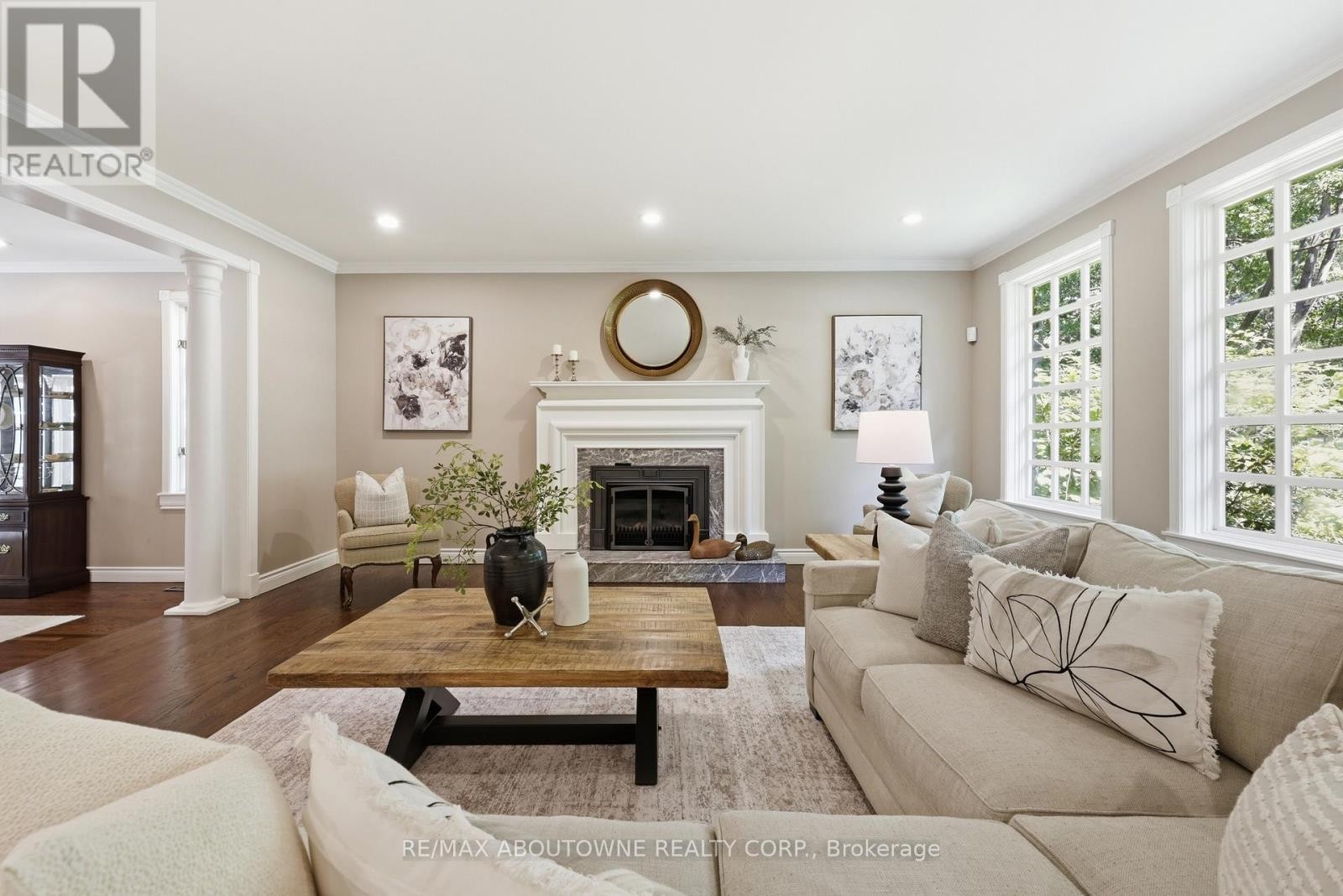 












437 CAIRNCROFT ROAD

,
Oakville (MO Morrison),




Ontario
L6J4N1

