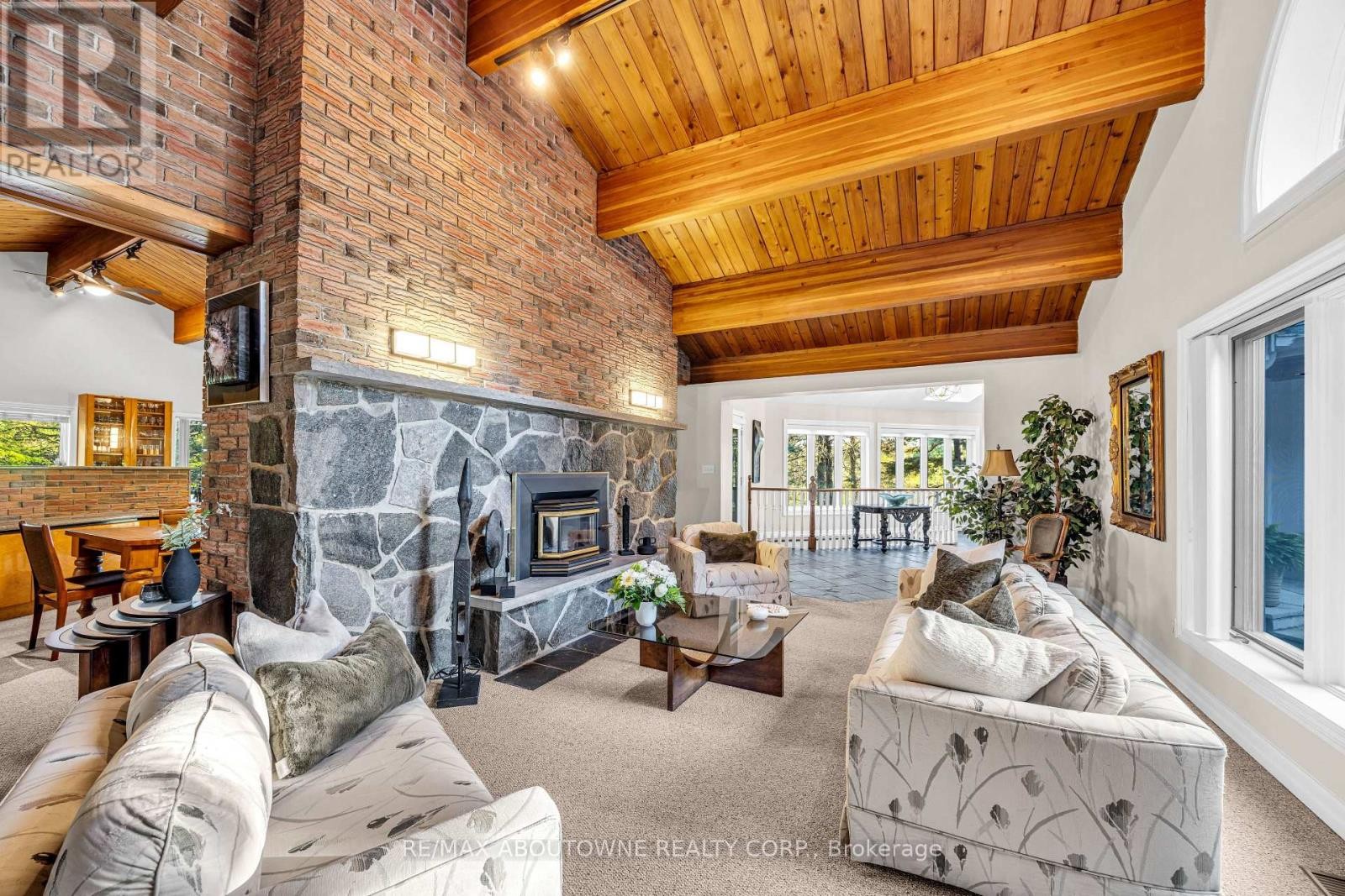 












2360 8 SIDE ROAD

,
Burlington,




Ontario
L7P0M7

