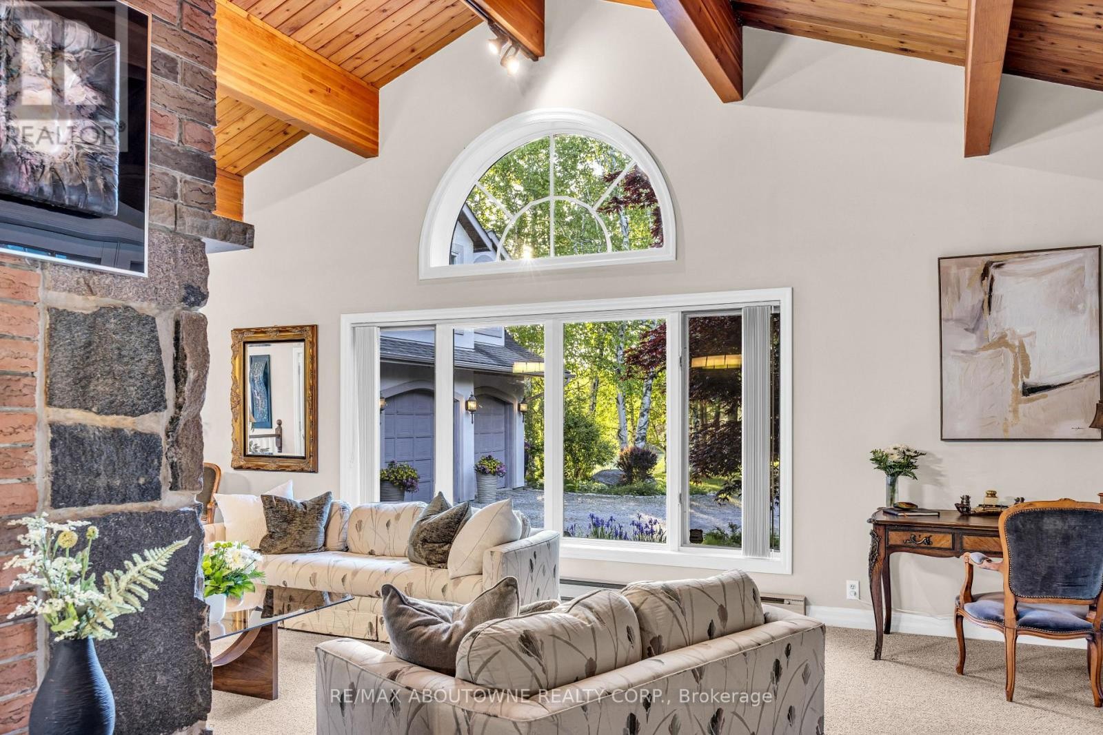












2360 8 SIDE ROAD

,
Burlington,




Ontario
L7P0M7

