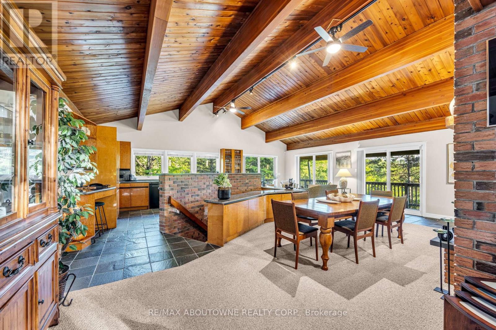 












2360 8 SIDE ROAD

,
Burlington,




Ontario
L7P0M7

