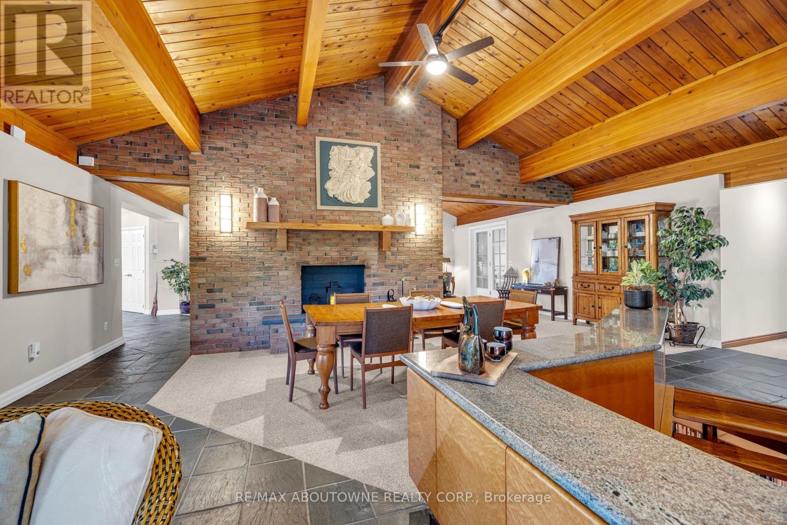 












2360 8 SIDE ROAD

,
Burlington,




Ontario
L7P0M7

