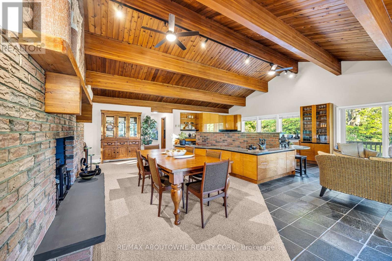 












2360 8 SIDE ROAD

,
Burlington,




Ontario
L7P0M7

