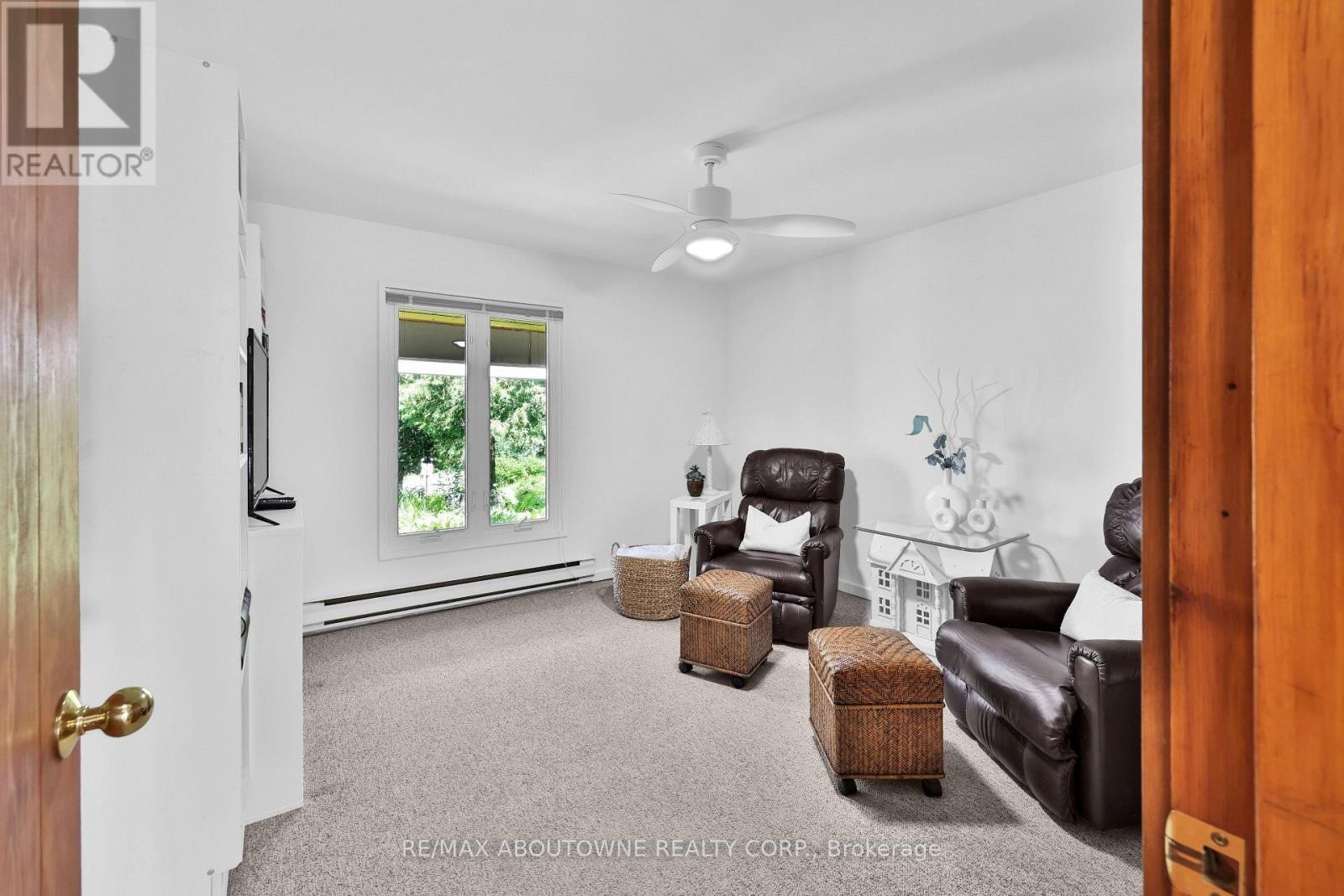 












2360 8 SIDE ROAD

,
Burlington,




Ontario
L7P0M7

