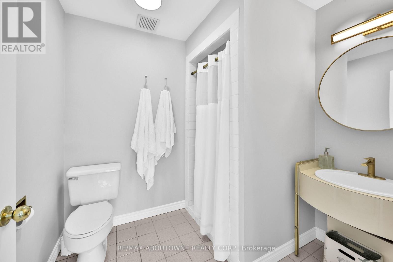 












2360 8 SIDE ROAD

,
Burlington,




Ontario
L7P0M7

