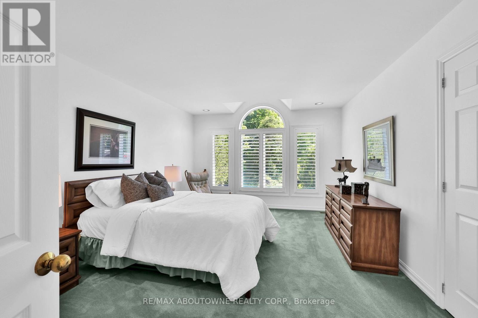 












2360 8 SIDE ROAD

,
Burlington,




Ontario
L7P0M7

