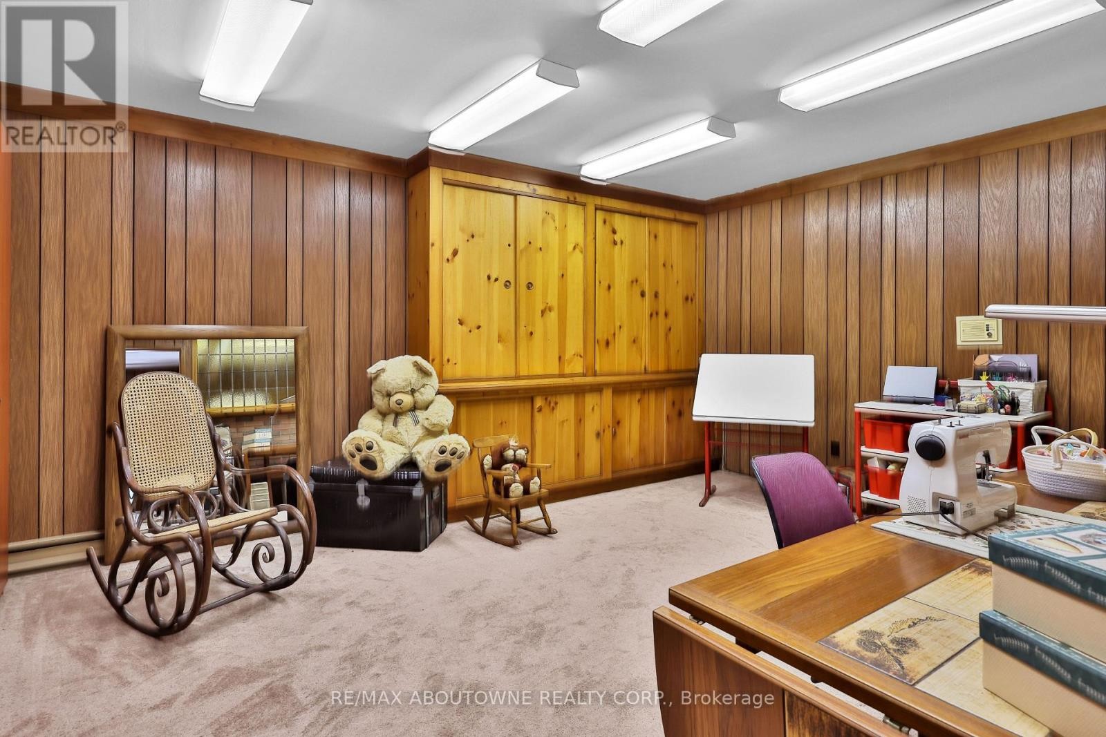 












2360 8 SIDE ROAD

,
Burlington,




Ontario
L7P0M7

