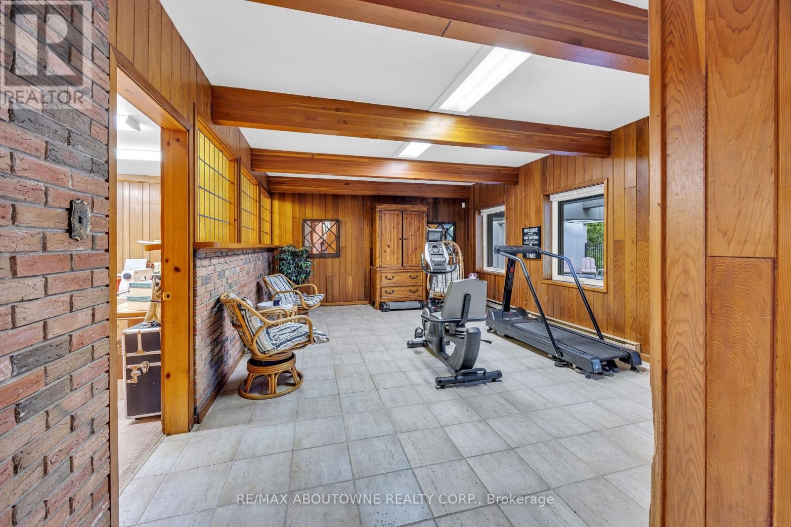 












2360 8 SIDE ROAD

,
Burlington,




Ontario
L7P0M7

