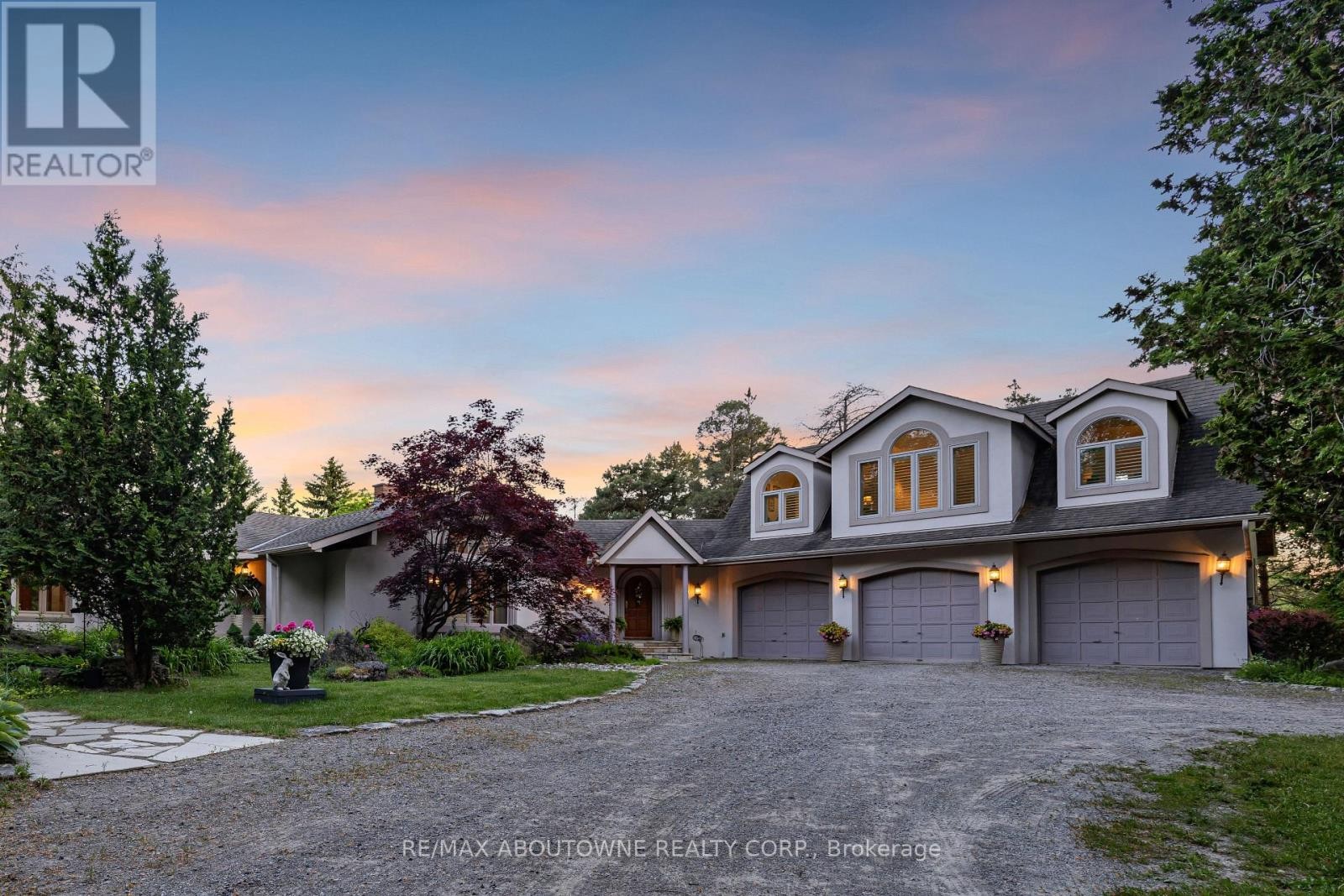 












2360 8 SIDE ROAD

,
Burlington,




Ontario
L7P0M7

