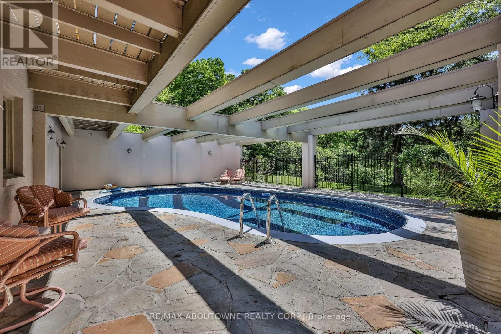 












2360 8 SIDE ROAD

,
Burlington,




Ontario
L7P0M7


