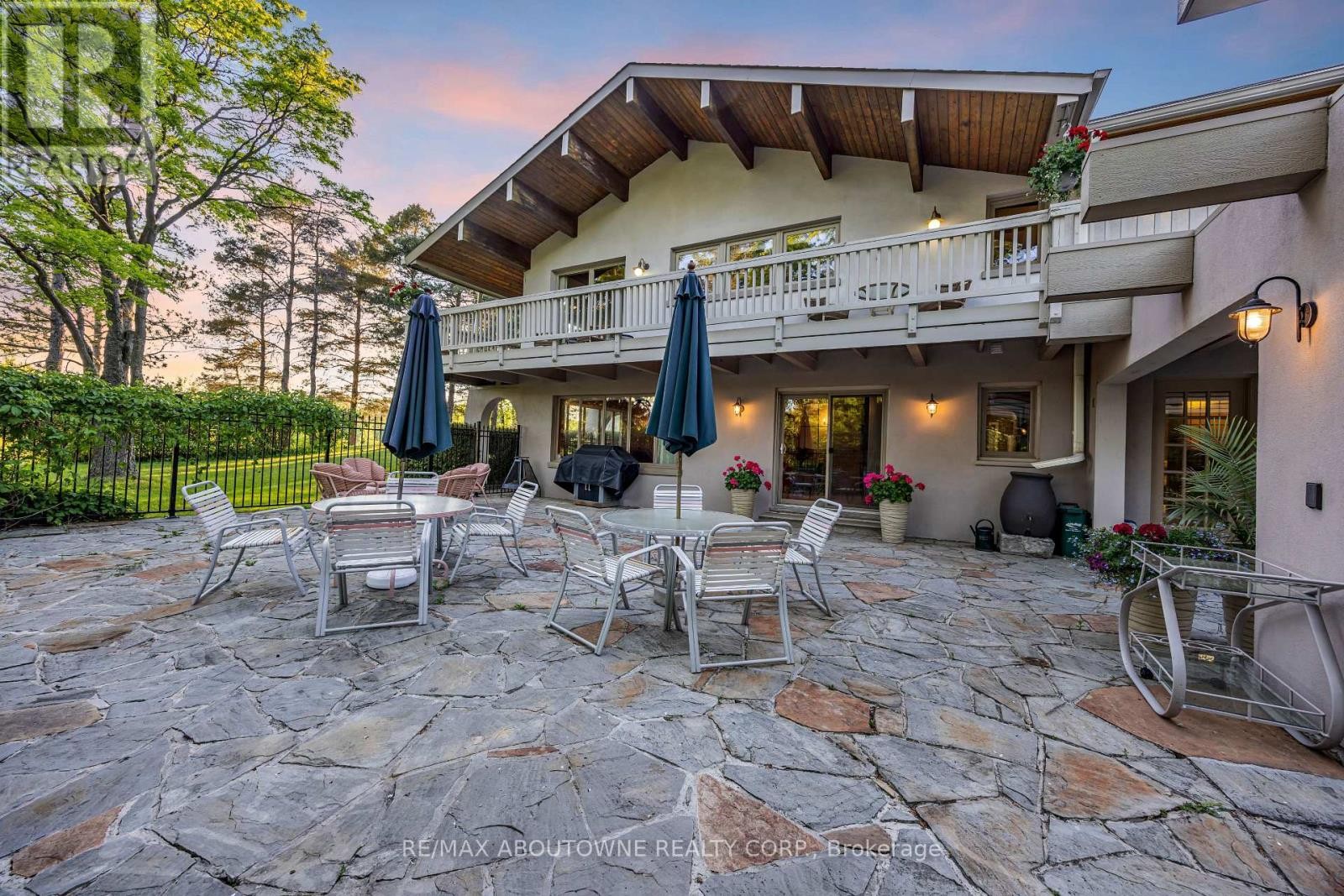 












2360 8 SIDE ROAD

,
Burlington,




Ontario
L7P0M7

