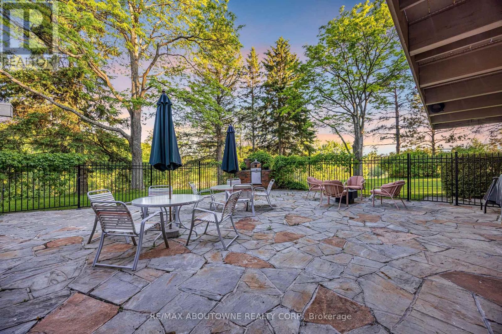 












2360 8 SIDE ROAD

,
Burlington,




Ontario
L7P0M7

