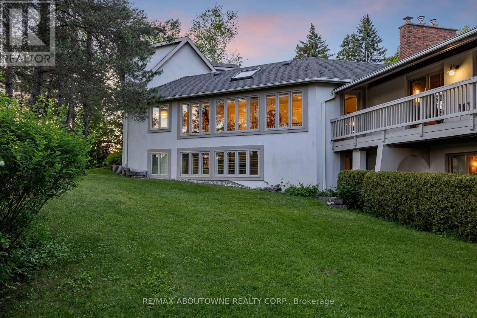 












2360 8 SIDE ROAD

,
Burlington,




Ontario
L7P0M7

