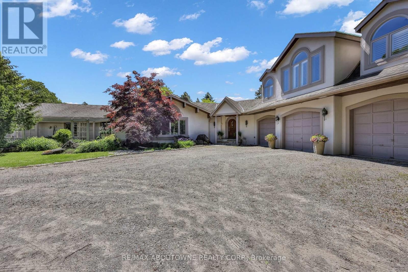 












2360 8 SIDE ROAD

,
Burlington,




Ontario
L7P0M7

