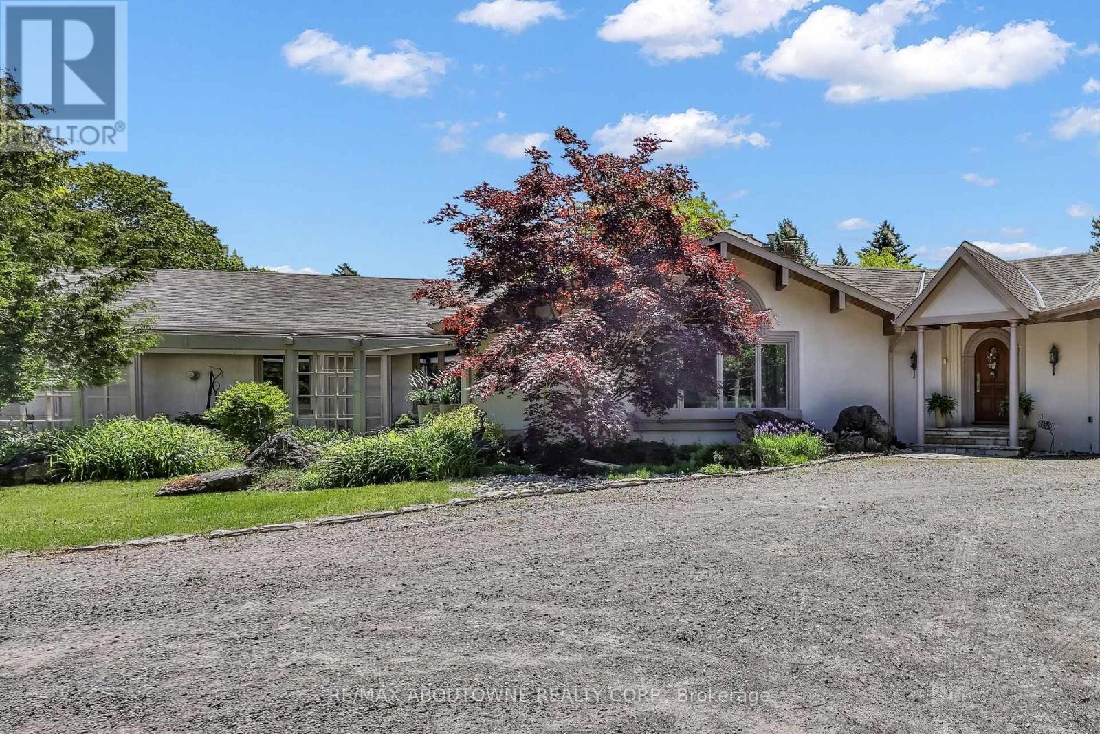 












2360 8 SIDE ROAD

,
Burlington,




Ontario
L7P0M7

