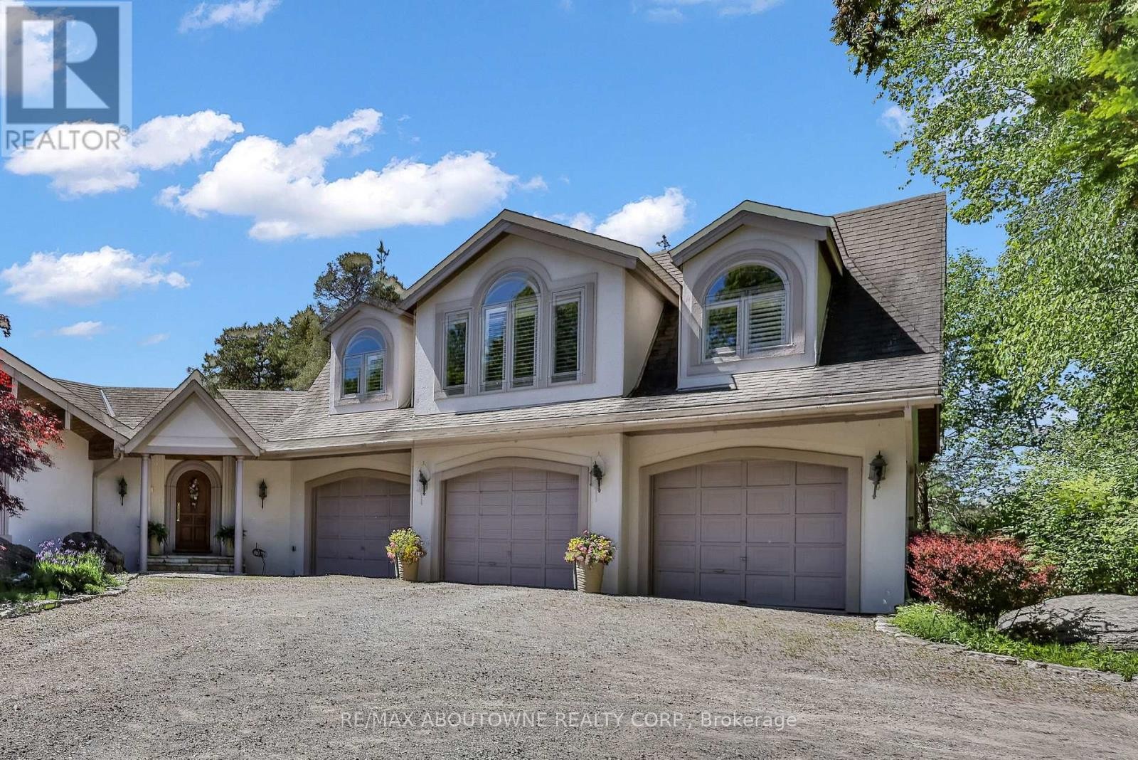 












2360 8 SIDE ROAD

,
Burlington,




Ontario
L7P0M7

