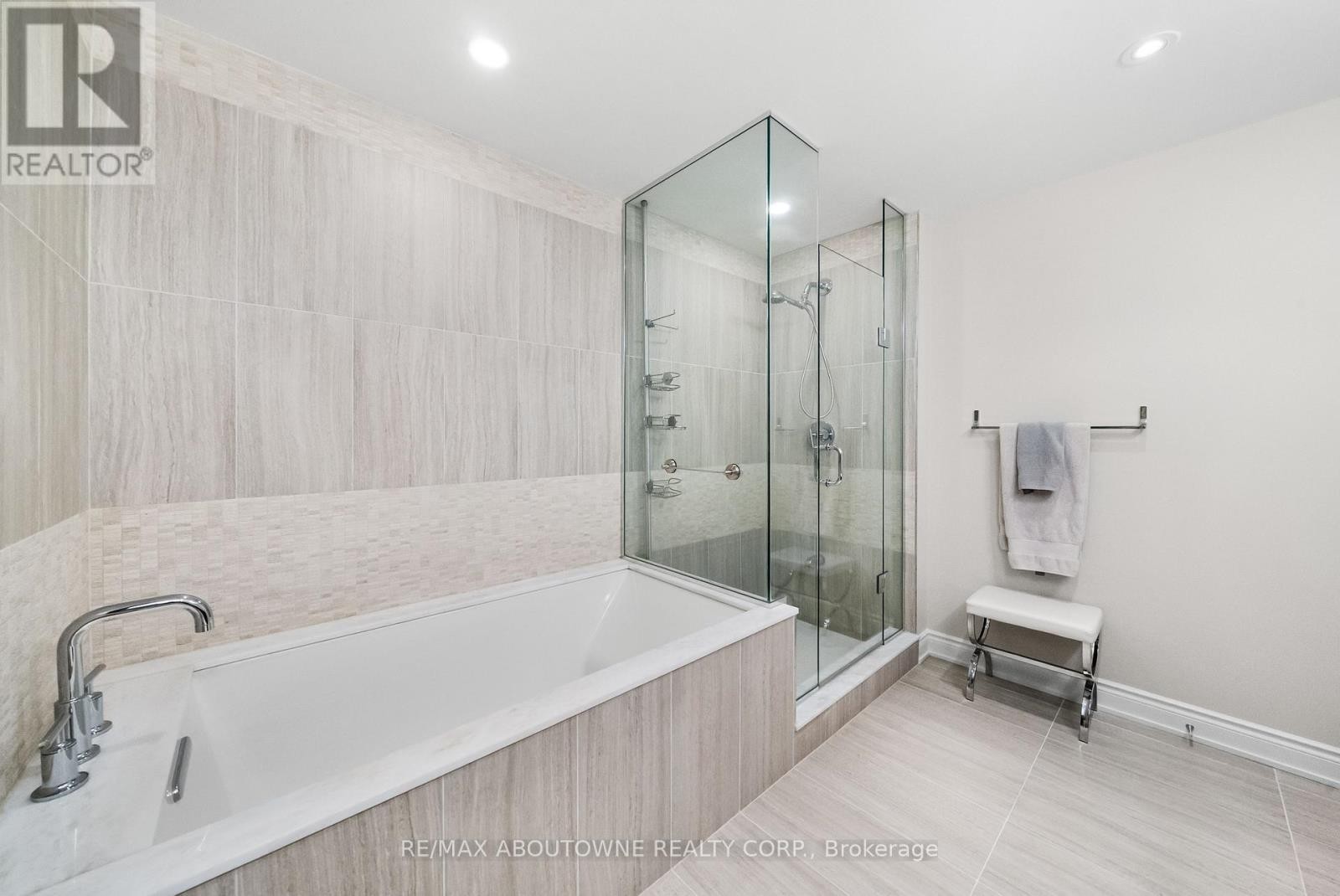 












205 - 3500 LAKESHORE ROAD W

,
Oakville (BR Bronte),




Ontario
L6L0B4

