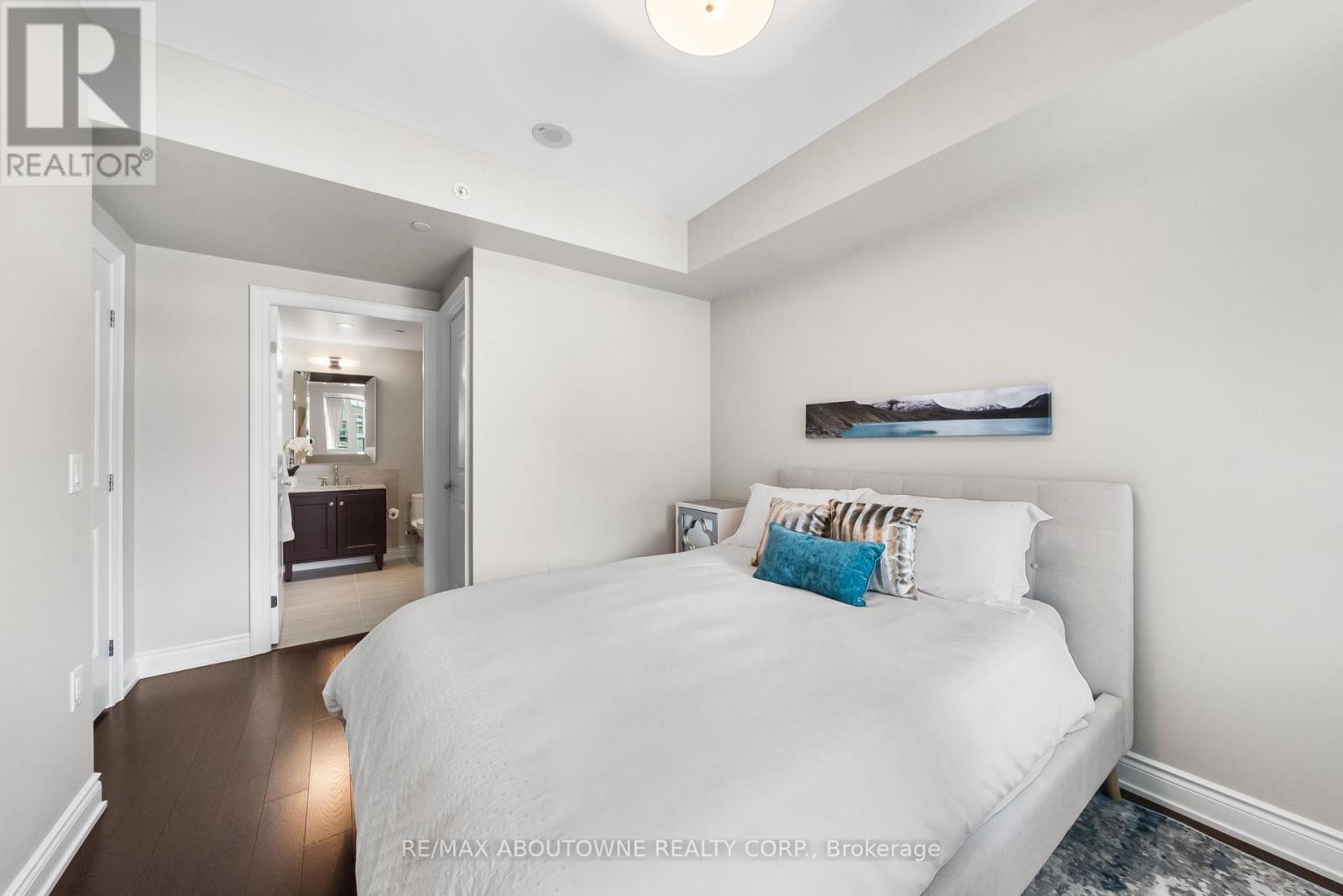 












205 - 3500 LAKESHORE ROAD W

,
Oakville (BR Bronte),




Ontario
L6L0B4

