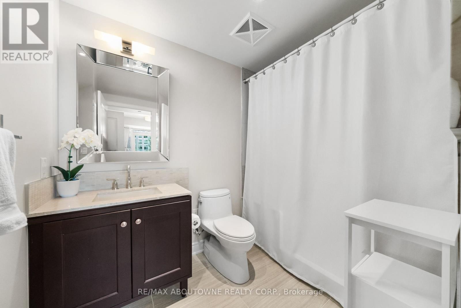












205 - 3500 LAKESHORE ROAD W

,
Oakville (BR Bronte),




Ontario
L6L0B4

