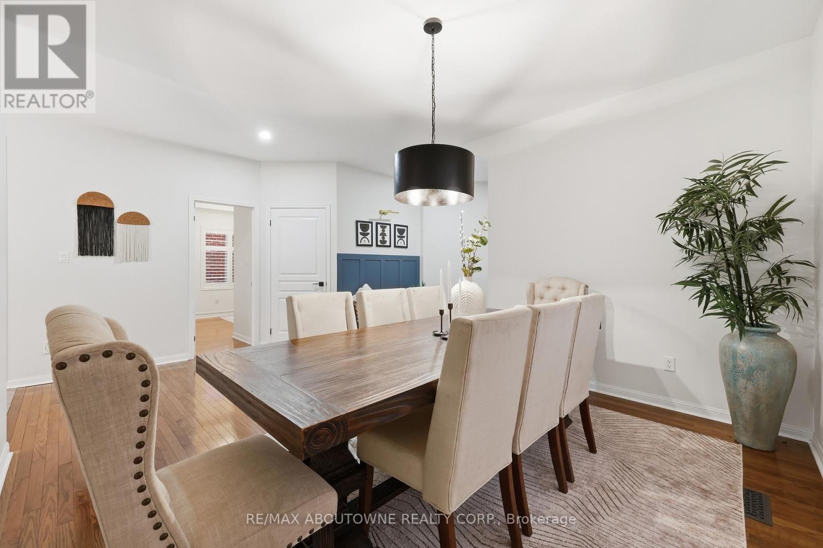 












2202 BROOKHAVEN CRESCENT

,
Oakville (WM Westmount),




Ontario
L6M5B8


