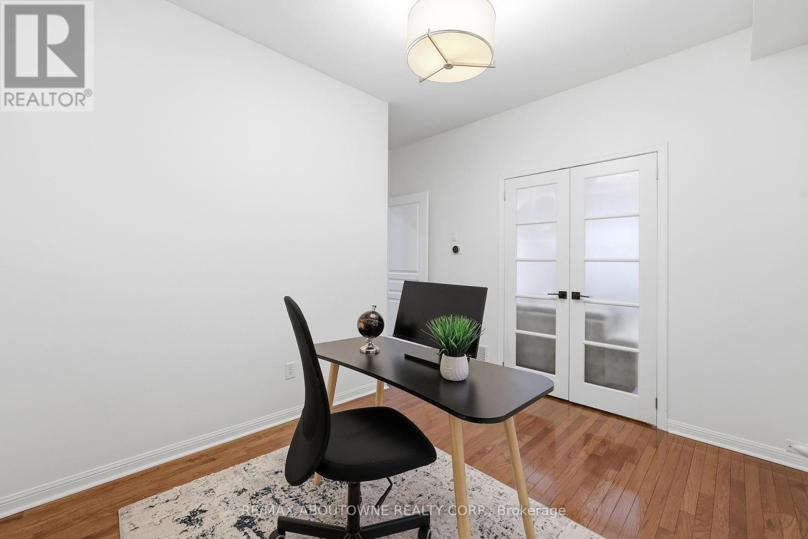 












2202 BROOKHAVEN CRESCENT

,
Oakville (WM Westmount),




Ontario
L6M5B8

