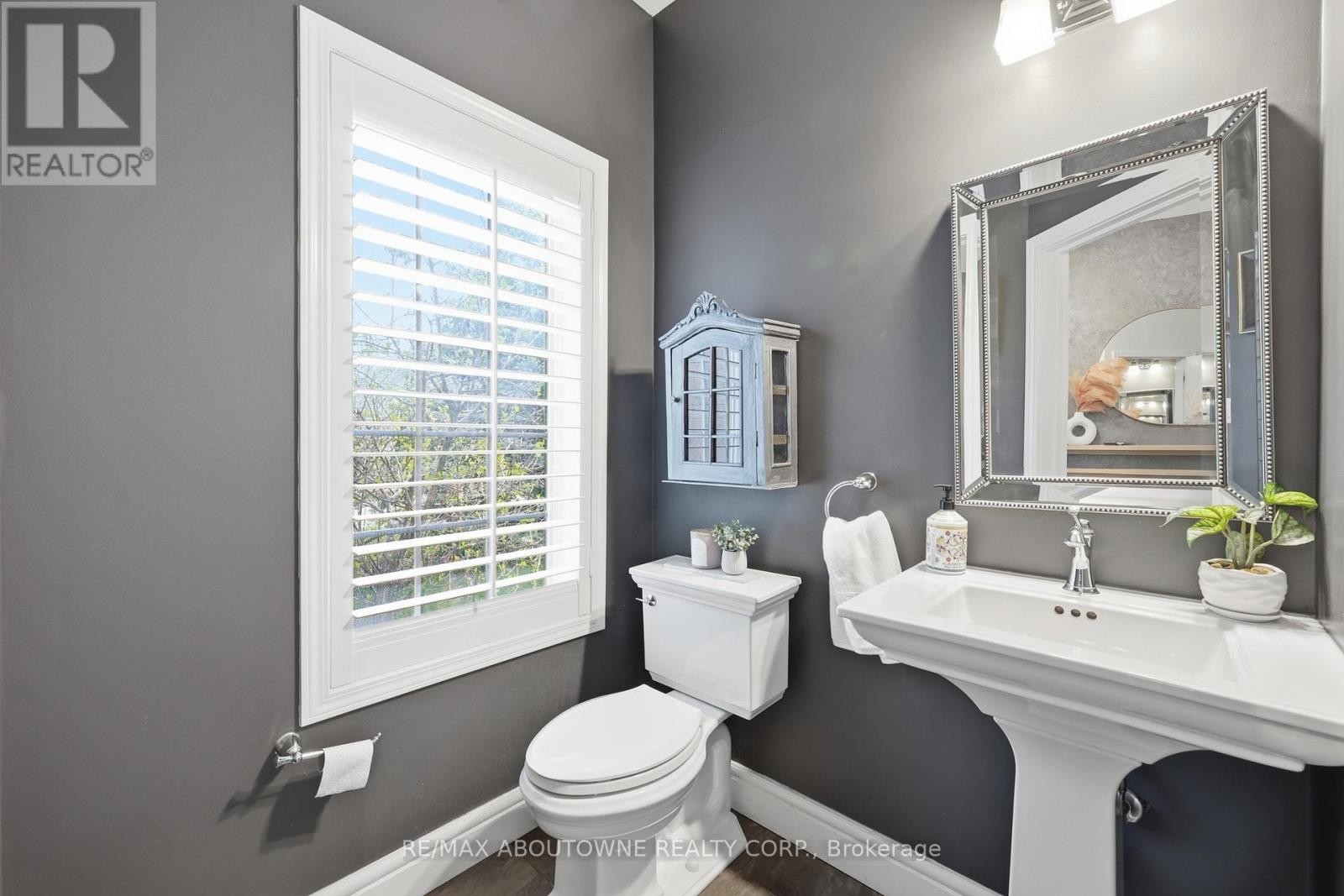 












2202 BROOKHAVEN CRESCENT

,
Oakville (WM Westmount),




Ontario
L6M5B8


