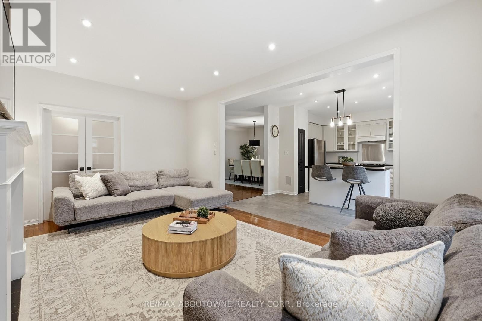 












2202 BROOKHAVEN CRESCENT

,
Oakville (WM Westmount),




Ontario
L6M5B8

