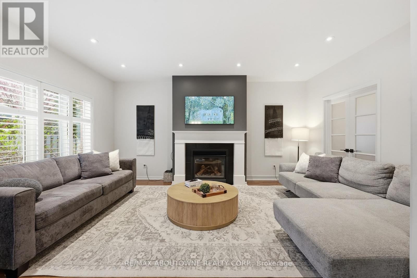 












2202 BROOKHAVEN CRESCENT

,
Oakville (WM Westmount),




Ontario
L6M5B8

