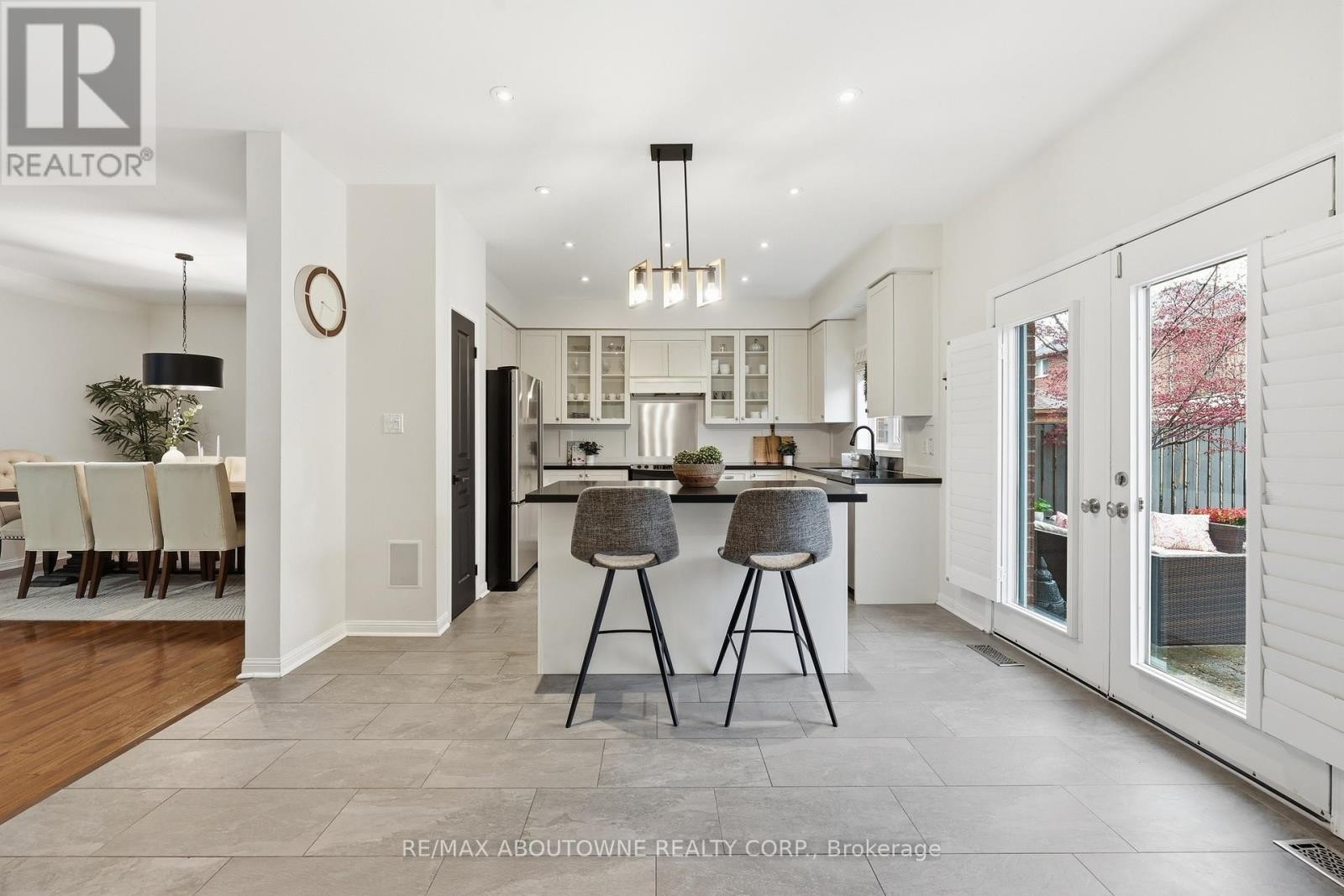 












2202 BROOKHAVEN CRESCENT

,
Oakville (WM Westmount),




Ontario
L6M5B8

