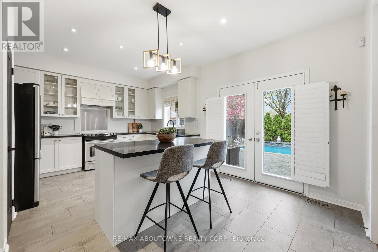 












2202 BROOKHAVEN CRESCENT

,
Oakville (WM Westmount),




Ontario
L6M5B8

