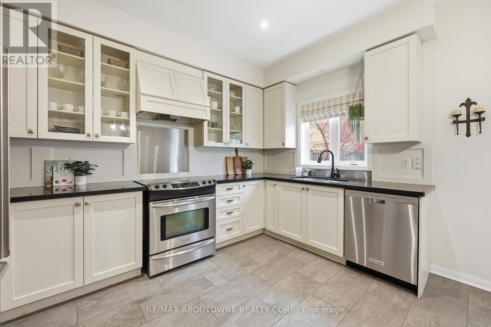 












2202 BROOKHAVEN CRESCENT

,
Oakville (WM Westmount),




Ontario
L6M5B8

