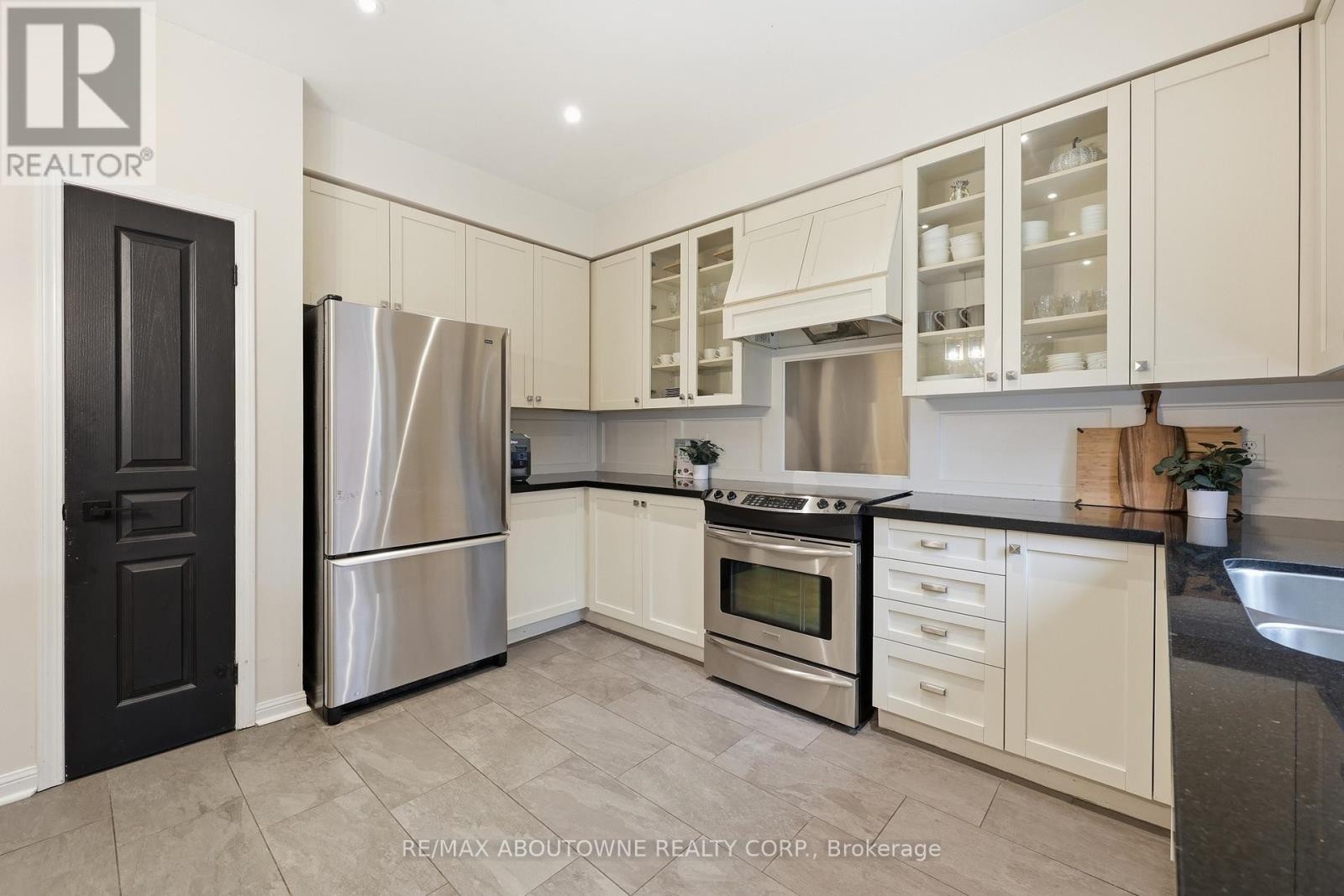 












2202 BROOKHAVEN CRESCENT

,
Oakville (WM Westmount),




Ontario
L6M5B8

