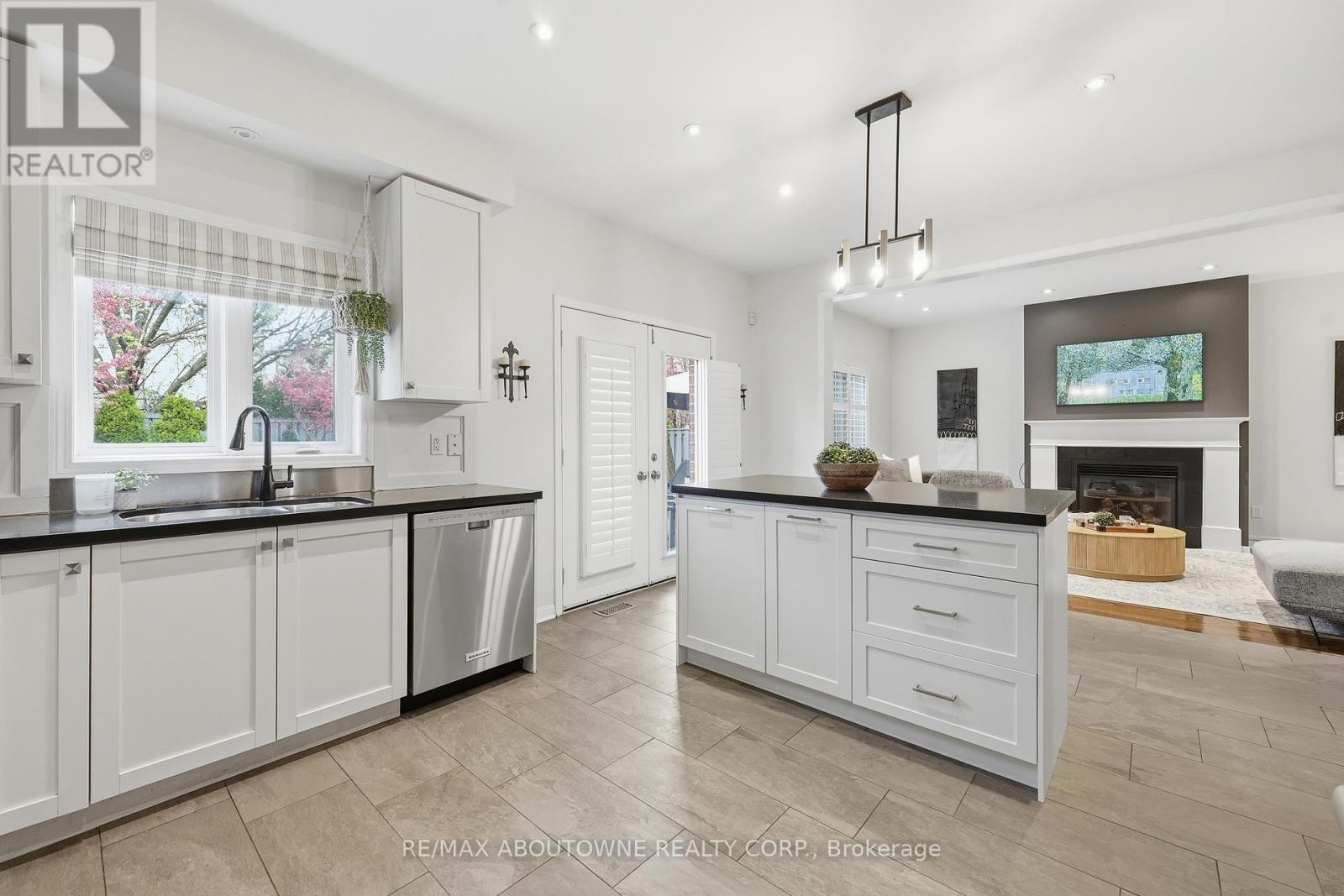 












2202 BROOKHAVEN CRESCENT

,
Oakville (WM Westmount),




Ontario
L6M5B8

