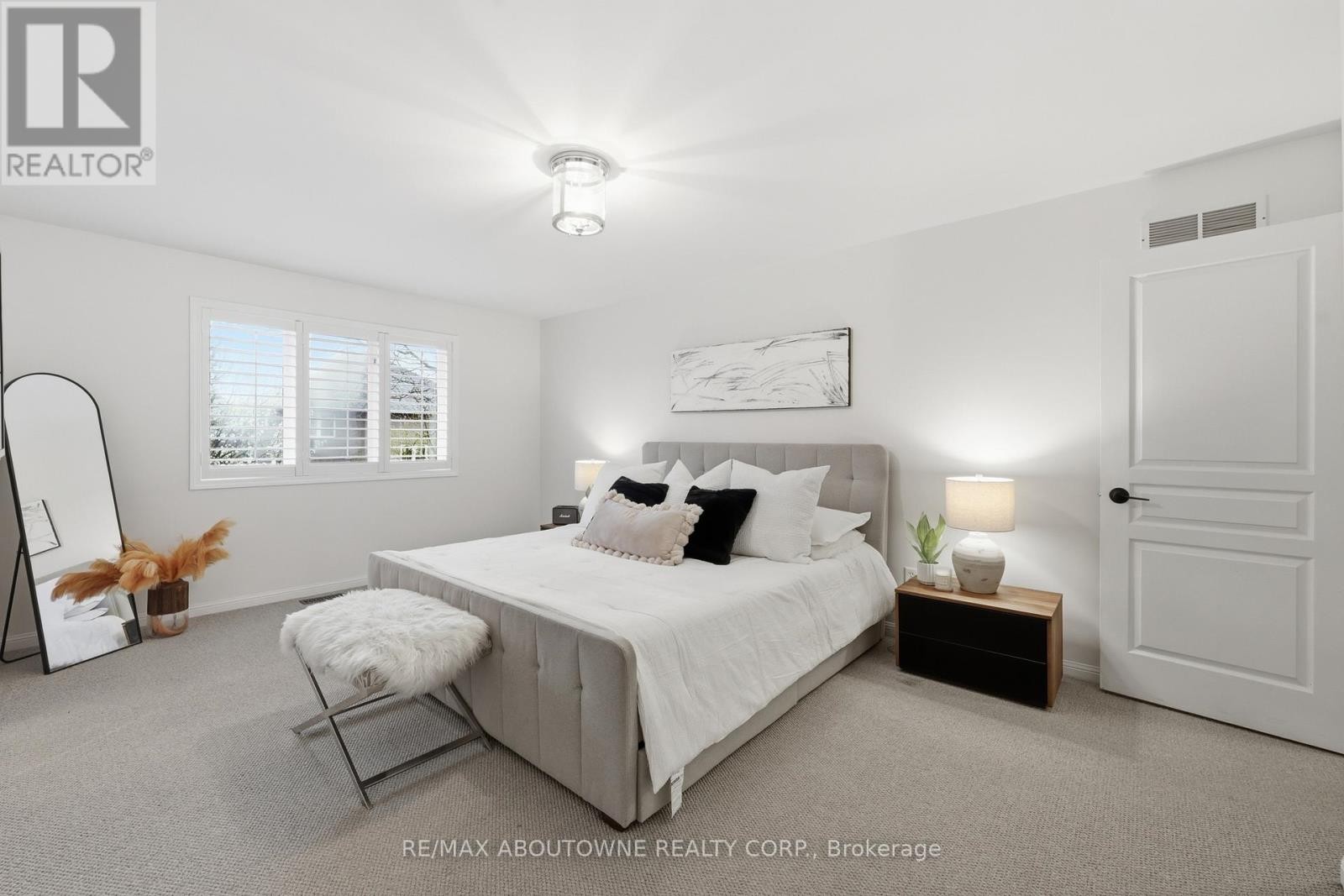 












2202 BROOKHAVEN CRESCENT

,
Oakville (WM Westmount),




Ontario
L6M5B8

