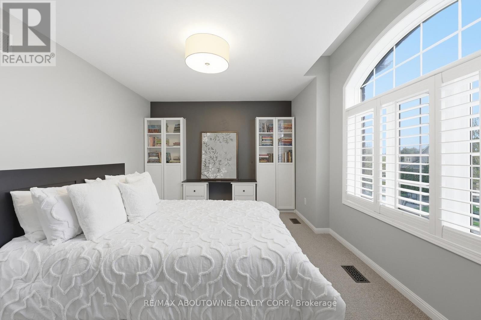 












2202 BROOKHAVEN CRESCENT

,
Oakville (WM Westmount),




Ontario
L6M5B8

