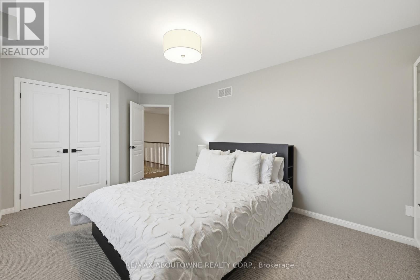 












2202 BROOKHAVEN CRESCENT

,
Oakville (WM Westmount),




Ontario
L6M5B8

