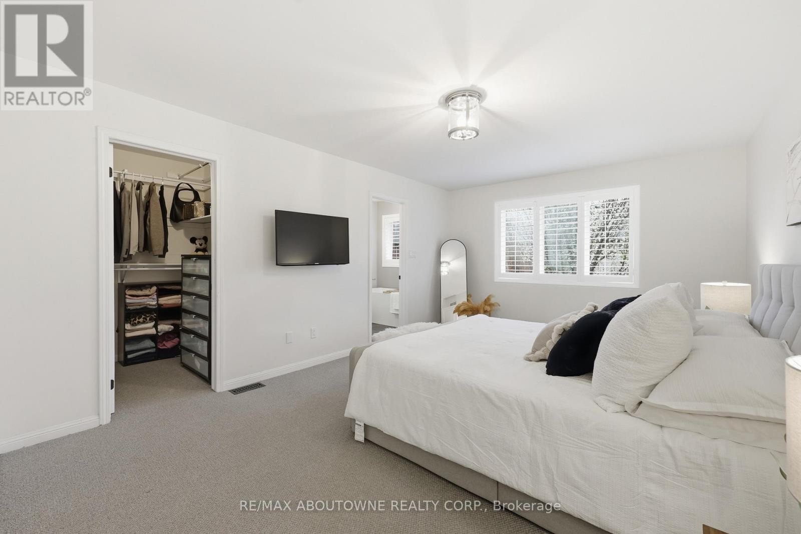 












2202 BROOKHAVEN CRESCENT

,
Oakville (WM Westmount),




Ontario
L6M5B8

