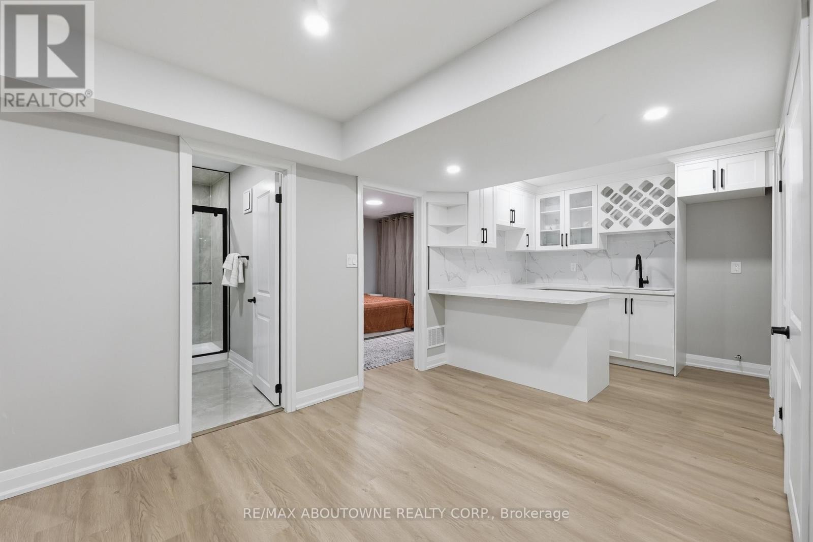 












2202 BROOKHAVEN CRESCENT

,
Oakville (WM Westmount),




Ontario
L6M5B8

