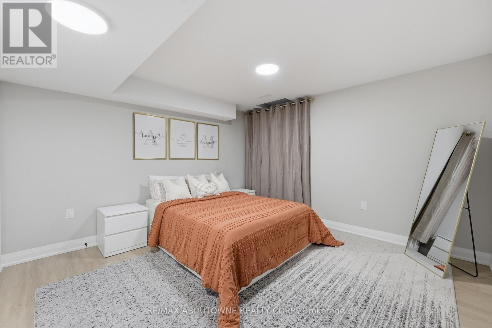 












2202 BROOKHAVEN CRESCENT

,
Oakville (WM Westmount),




Ontario
L6M5B8


