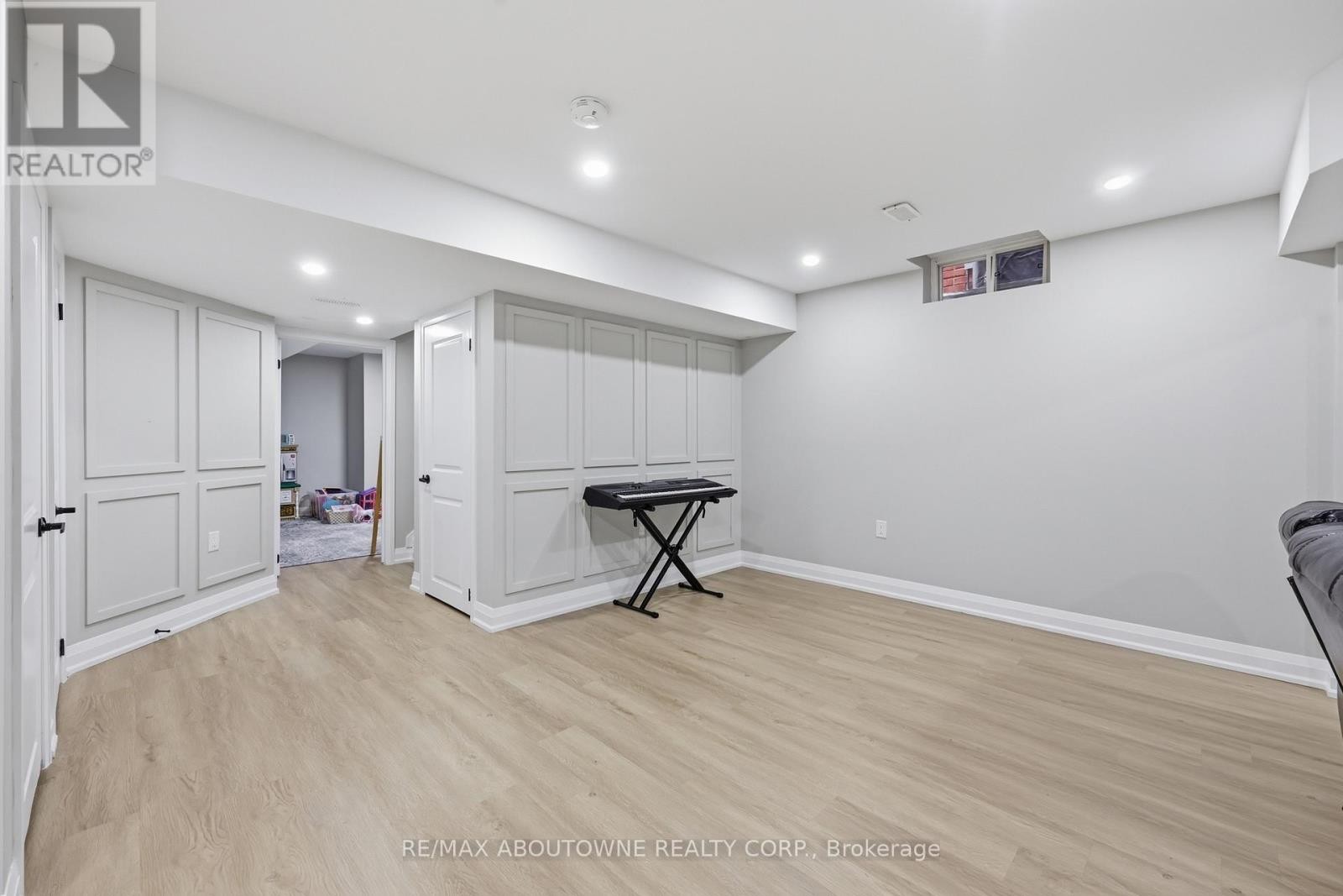 












2202 BROOKHAVEN CRESCENT

,
Oakville (WM Westmount),




Ontario
L6M5B8

