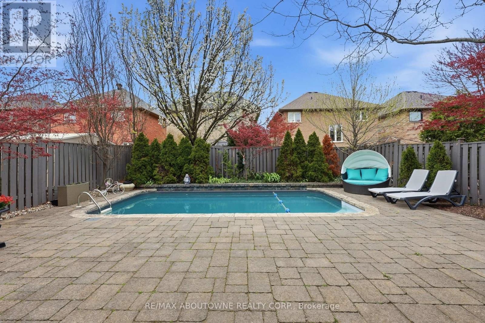












2202 BROOKHAVEN CRESCENT

,
Oakville (WM Westmount),




Ontario
L6M5B8

